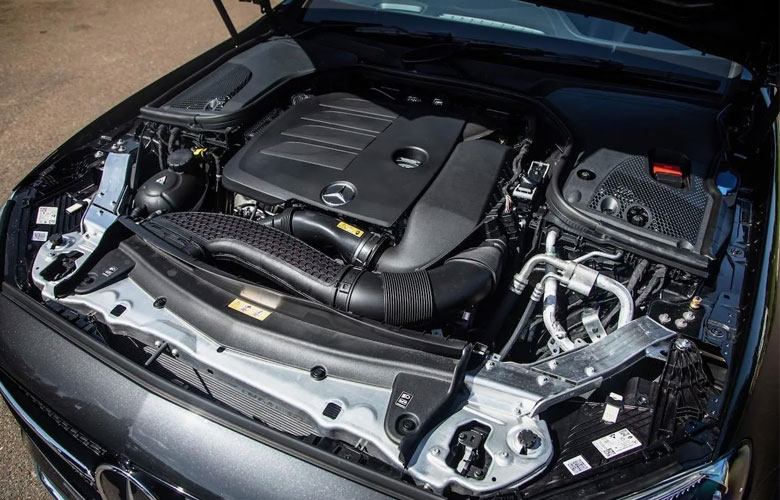 AMG E300 được trang bị hệ động cơ động cơ I4 2.0L tăng áp