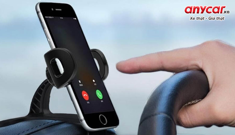 Giá đỡ điện thoại là món phụ kiện ô tô giúp lái xe an toàn hơn
