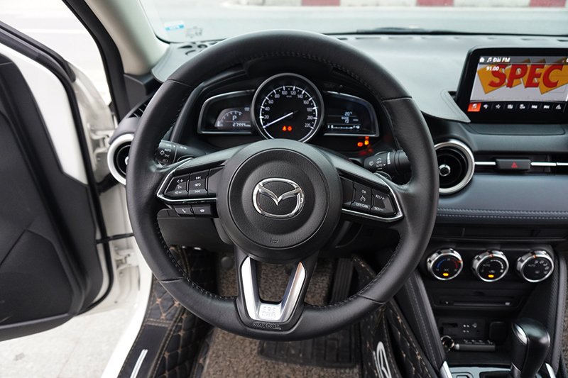 Mazda 2 Sedan Luxury 1.5L AT 2020 - 10