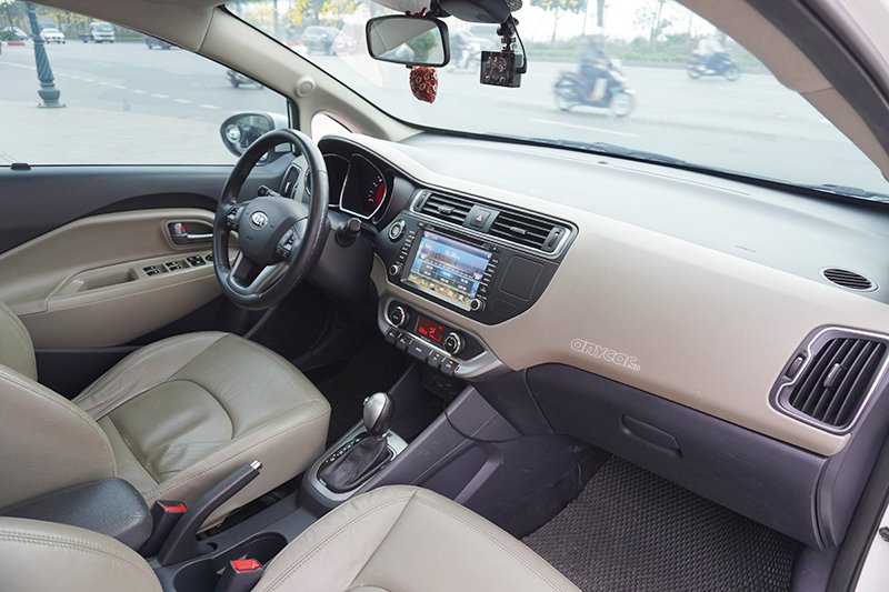 Kia Rio Hatchback 1.4L AT 2015 - 13