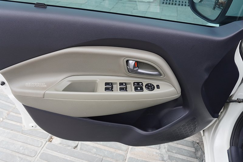 Kia Rio Hatchback 1.4L AT 2015 - 9