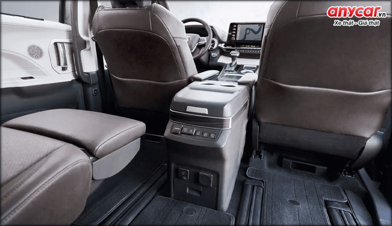 Không gian cabin trên Toyota Sienna được đánh giá rộng rãi và thoải mái