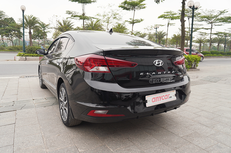 Hyundai  Elantra  GLS 2.0AT 2019 - 8