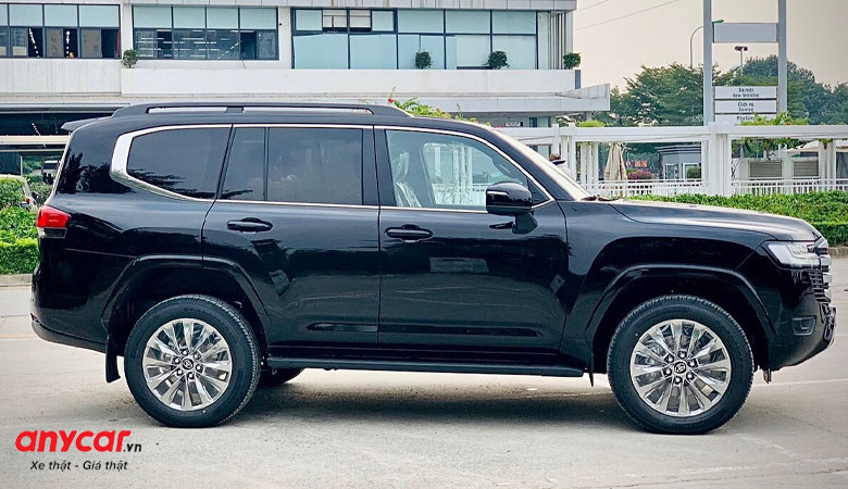 Thân xe Toyota Land Cruiser 2023