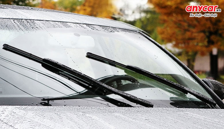 Cần gạt mưa là bộ phận ô tô dễ hỏng nên cần được kiểm tra, thay mới kịp thời