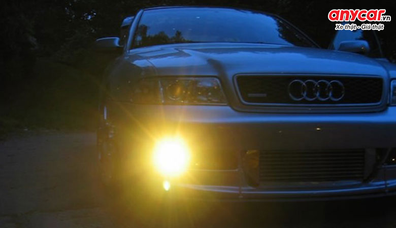 Đèn chiếu sáng là bộ phận ô tô dễ hỏng cần được kiểm tra thường xuyên