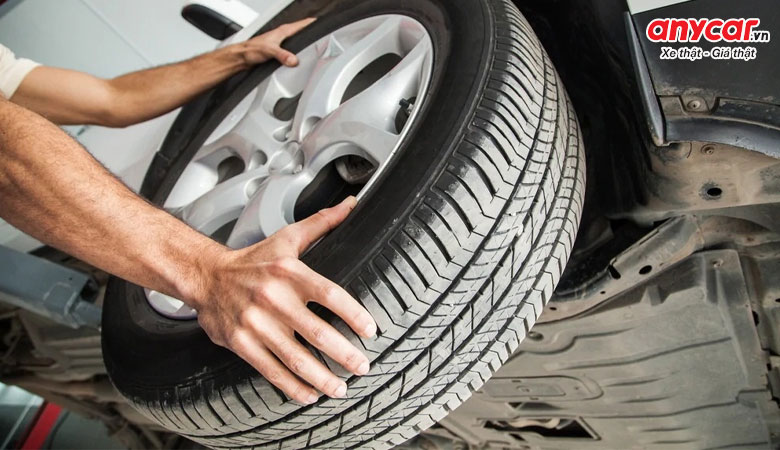 Lốp xe là một bộ phận ô tô dễ bị hỏng