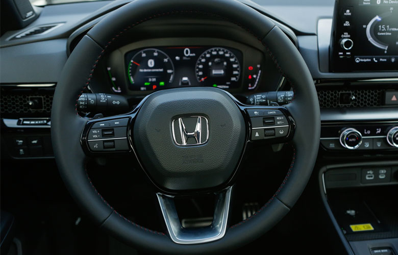 Vô lăng trên Honda CR-V là vô lăng 3 chấu bọc da vô cùng thể thao