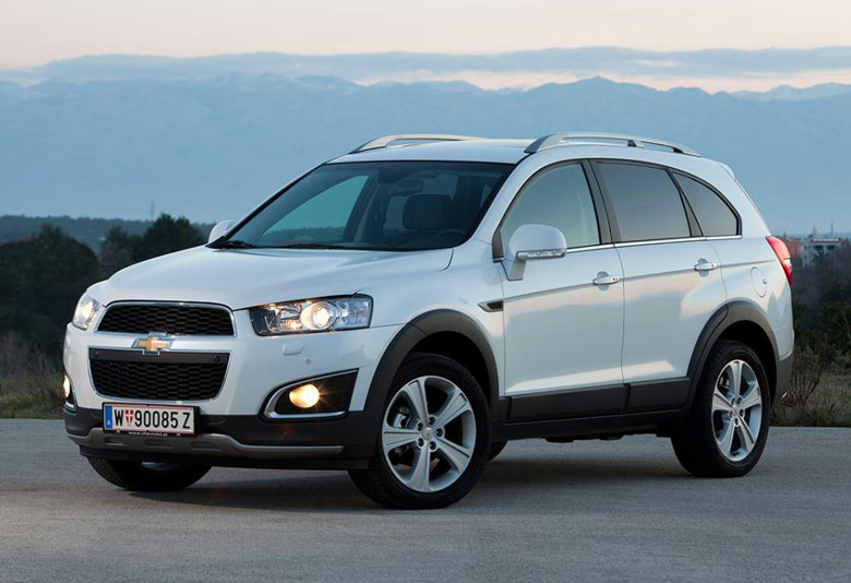 Chevrolet Captiva sở hữu cho mình chiều dài 4.655mm, chiều rộng 1.835mm và chiều cao 1.760mm