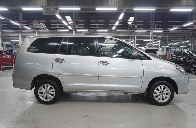 Toyota Innova V 2.0AT 2011 - 4