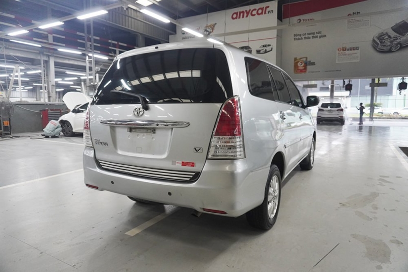 Toyota Innova V 2.0AT 2011 - 6
