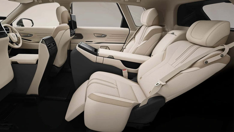 Ghế ngồi bên trái xe có thể gập tối đa