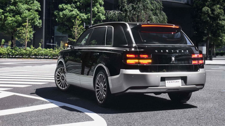 Động cơ vận hành Toyota Century SUV là động cơ kết hợp giữa mô tơ điện và động cơ V6 3.5L, mô-tơ điện trục sau