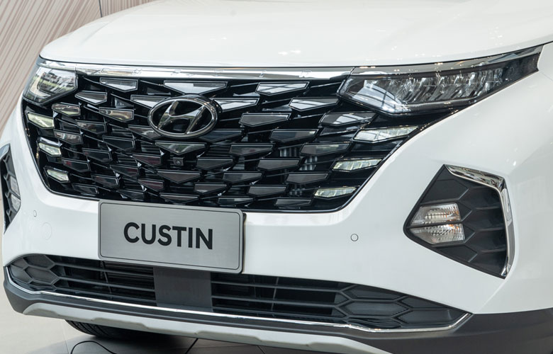 Đầu xe Hyundai Custin áp dụng ngôn ngữ thiết kế Sensuous Sportiness