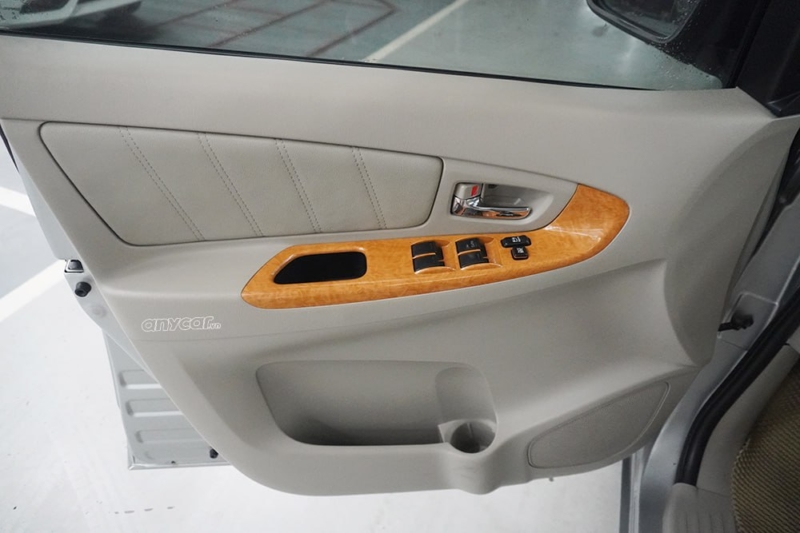 Toyota Innova V 2.0AT 2011 - 9