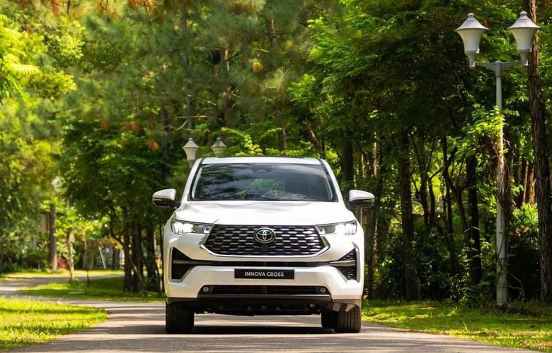 Đầu xe Innova Cross mang đến sự mới mẻ trong phân khúc