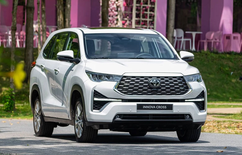 Hệ thống chiếu sáng của Toyota Innova Cross được hãng lắp FULL LED