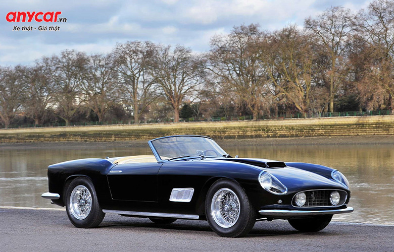 Siêu xe ô tô Ferrari 250 Spyder California