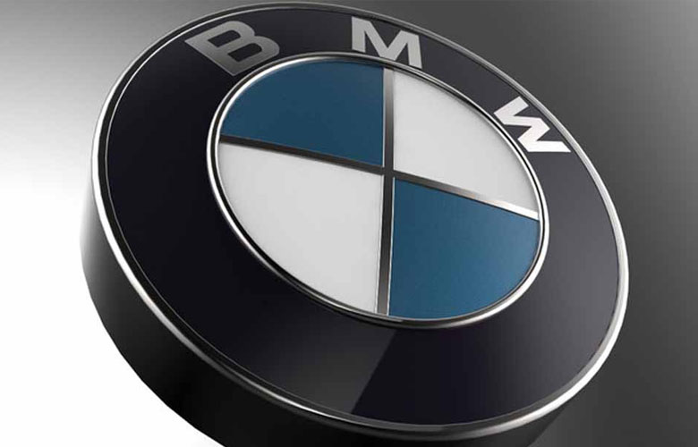 BMW ban sơ mang tên gọi là Rapp Motorenwerke và được thay tên trở thành BMW BMW GmbH (Công ty Trách Nhiệm Hữu Hạn BMW)