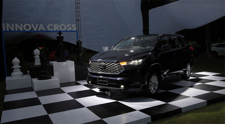 Giá xe Toyota Innova Cross thời điểm này cực kỳ tốt