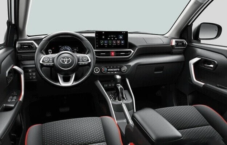 rang bị nội thất và tiện nghi trên Toyota Raize 2024 khá phong phú và phân bổ đồng đều trên cả 03 phiên bản màu sắc